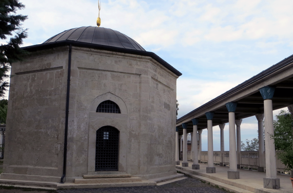 2- Gül Baba Türbesi'ni Ziyaret Etmek