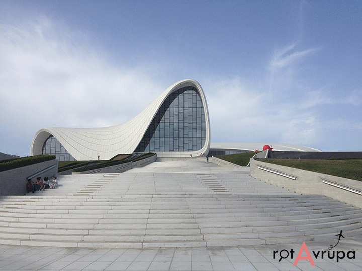 Bakü'ye Ucuz Uçak Bileti