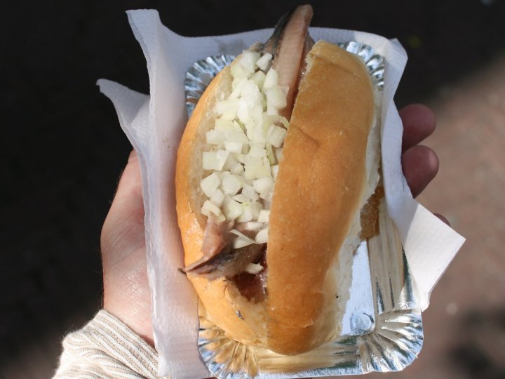 Hollanda: Salamura Edilmiş Ringa Balığı